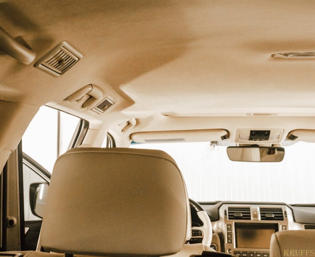 Peretyazhka Potolka Avto Alkantaroj X 4bc 1024x836